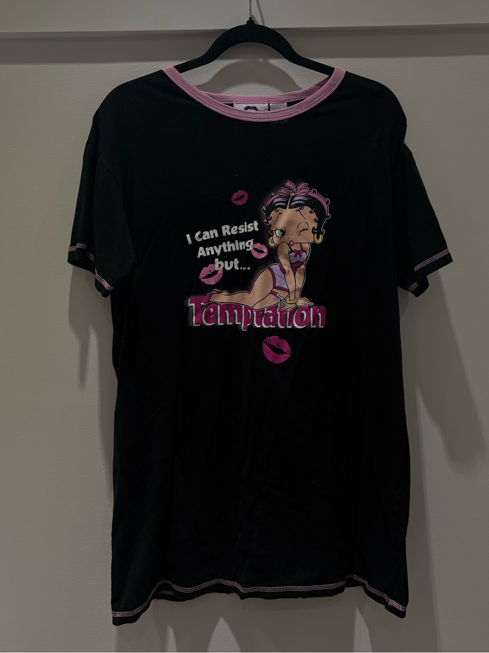 Betty Boop “Temptation” Graphic T-Shirt – Women’s Medium